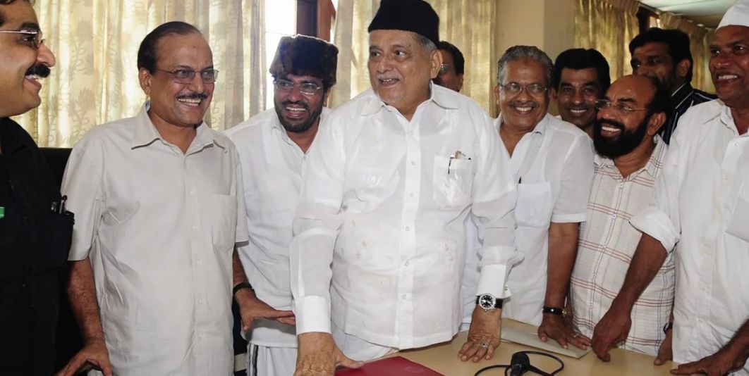 കാലം പോകെ കനിവേറുന്ന നിലാവ്