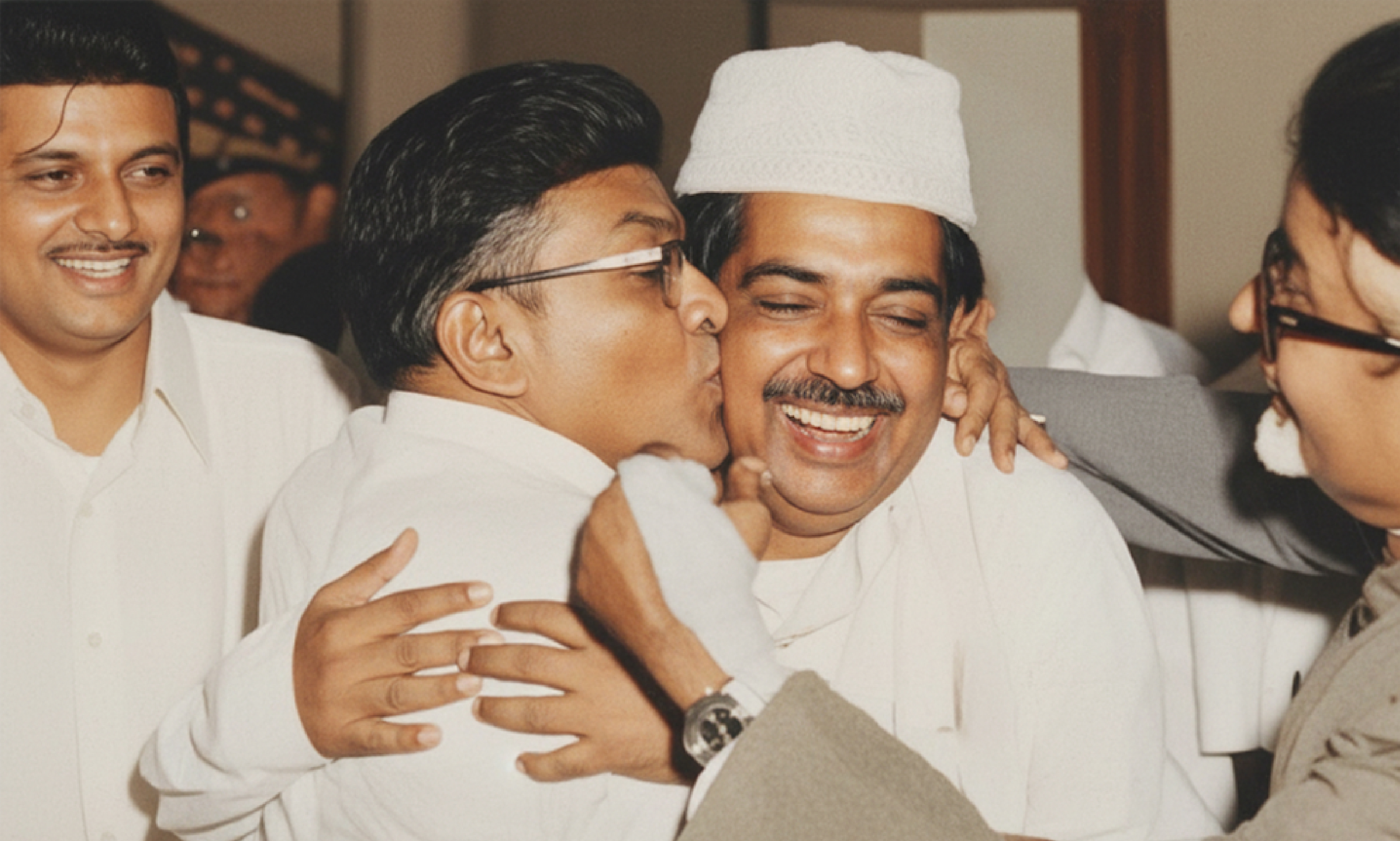 ഒരു മേൽക്കൂരക്കു ചോട്ടിലെ ഓർമ്മകൾ   