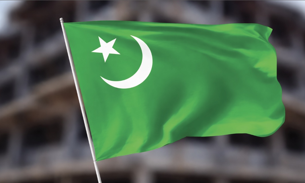 കൊടിമരങ്ങള്‍ കാത്തവര്‍